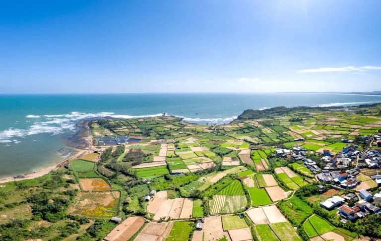  seashore coast seacoast sea-coast promontory headland head foreland valley vale cliff drop drop-off-0