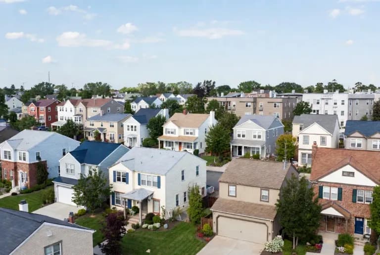 Real Estate Investing: Your Guide to Wealth Building - SavvyFinanceGuide.com-0