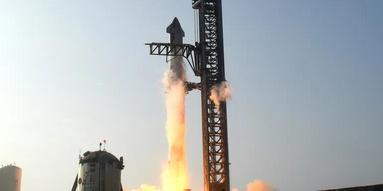  missile projectile missile space shuttle crane-0