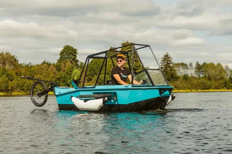  amphibian amphibious vehicle lakeside lakeshore trimaran speedboat-0