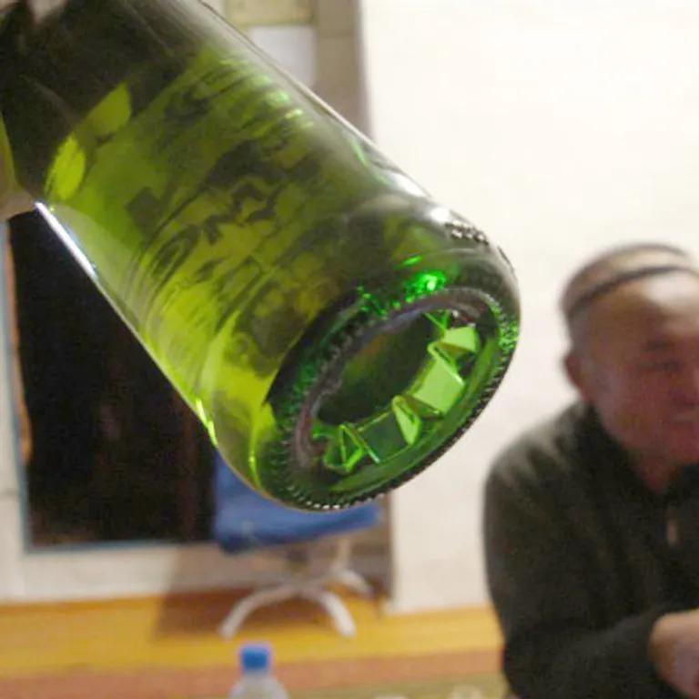  beer bottle pop bottle soda bottle wine bottle water bottle-0