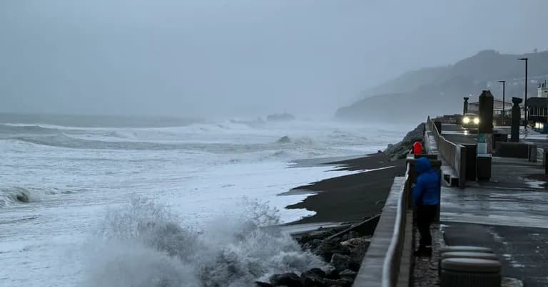  breakwater groin groyne mole bulwark seawall jetty seashore coast seacoast sea-coast promontory headland head foreland beacon lighthouse beacon light pharos-0