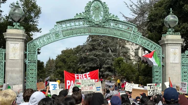  palace triumphal arch flagpole flagstaff steel arch bridge-0