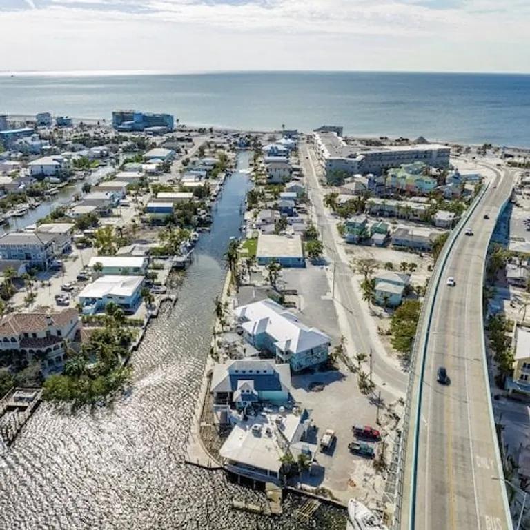  seashore coast seacoast sea-coast lakeside lakeshore dock dockage docking facility breakwater groin groyne mole bulwark seawall jetty-0