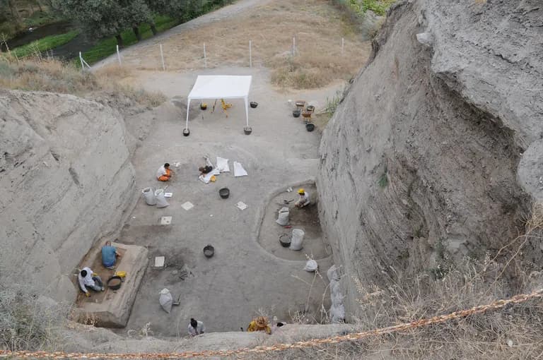  cliff drop drop-off maze labyrinth megalith megalithic structure cliff dwelling-0