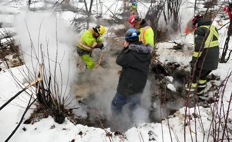  shovel fire engine fire truck geyser caldron cauldron-0