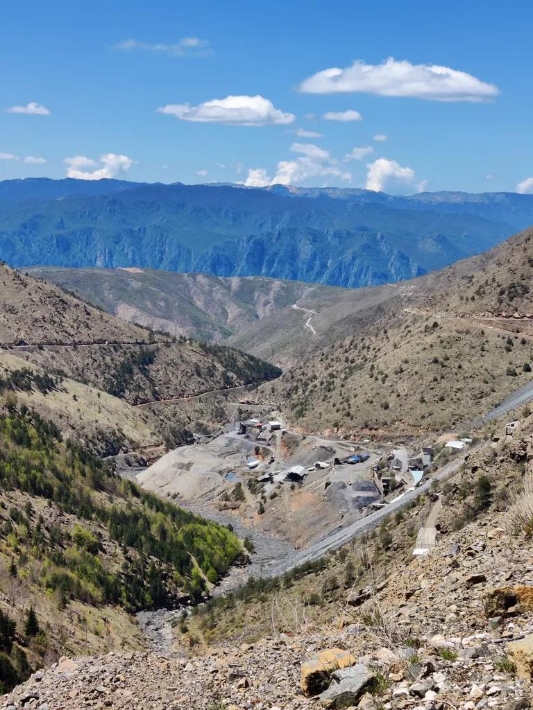  valley vale alp cliff drop drop-off promontory headland head foreland-0