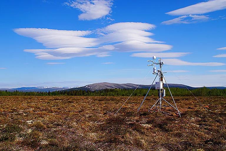  tripod radio telescope radio reflector solar dish solar collector solar furnace flagpole flagstaff-0