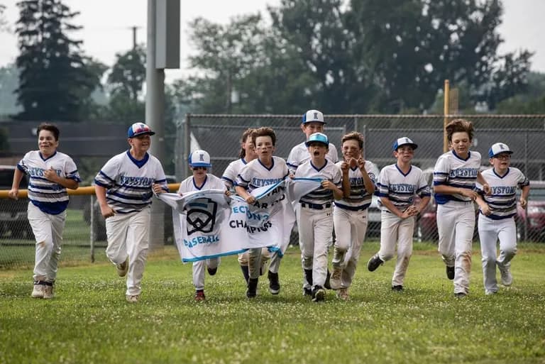  ballplayer baseball player scoreboard baseball chainlink fence-0