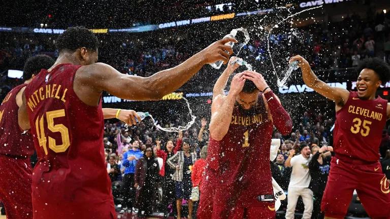  basketball bubble fountain whistle-0