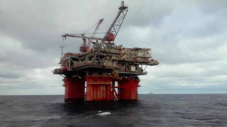  drilling platform offshore rig crane wreck pirate pirate ship-0